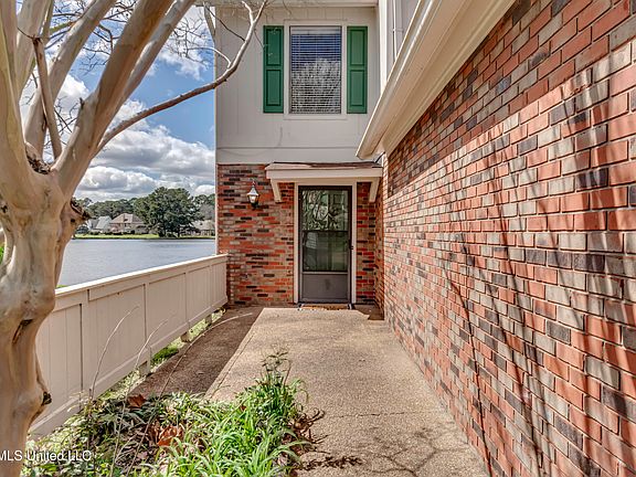 2nd image of 423 Lakebend Pl