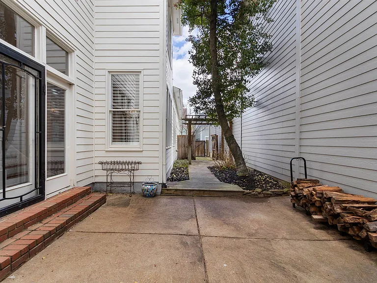 948 River Breeze Dr — Photo 33