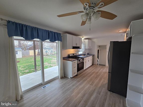 3rd image of 506 Harvey Rd