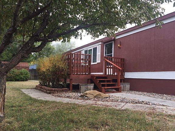 spacious deck & yard
