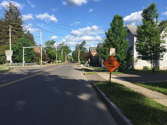 4th image of 134 N Main St