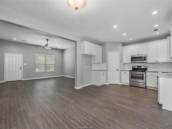 2nd image of 115 N Tammye Ln