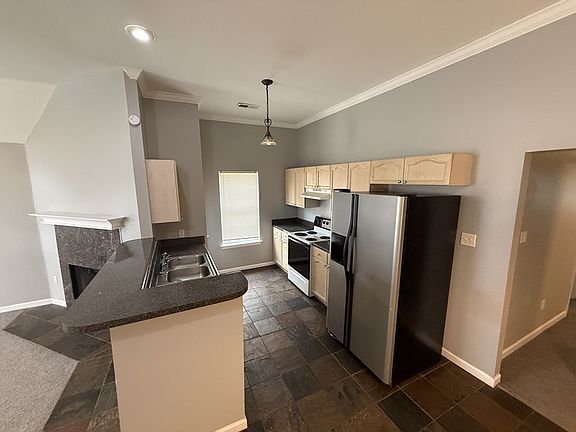 4th image of 6843 Wrigley Dr