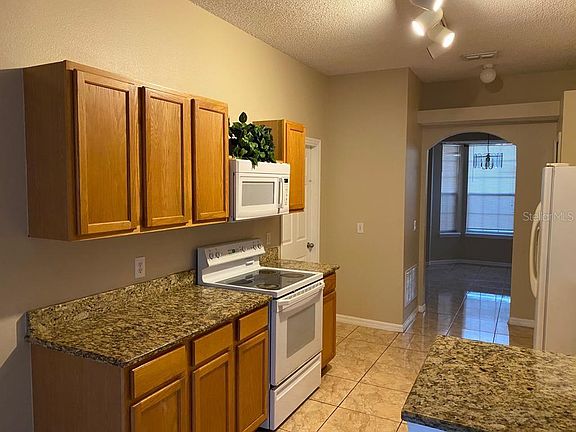 4th image of 2732 Woodstream Cir