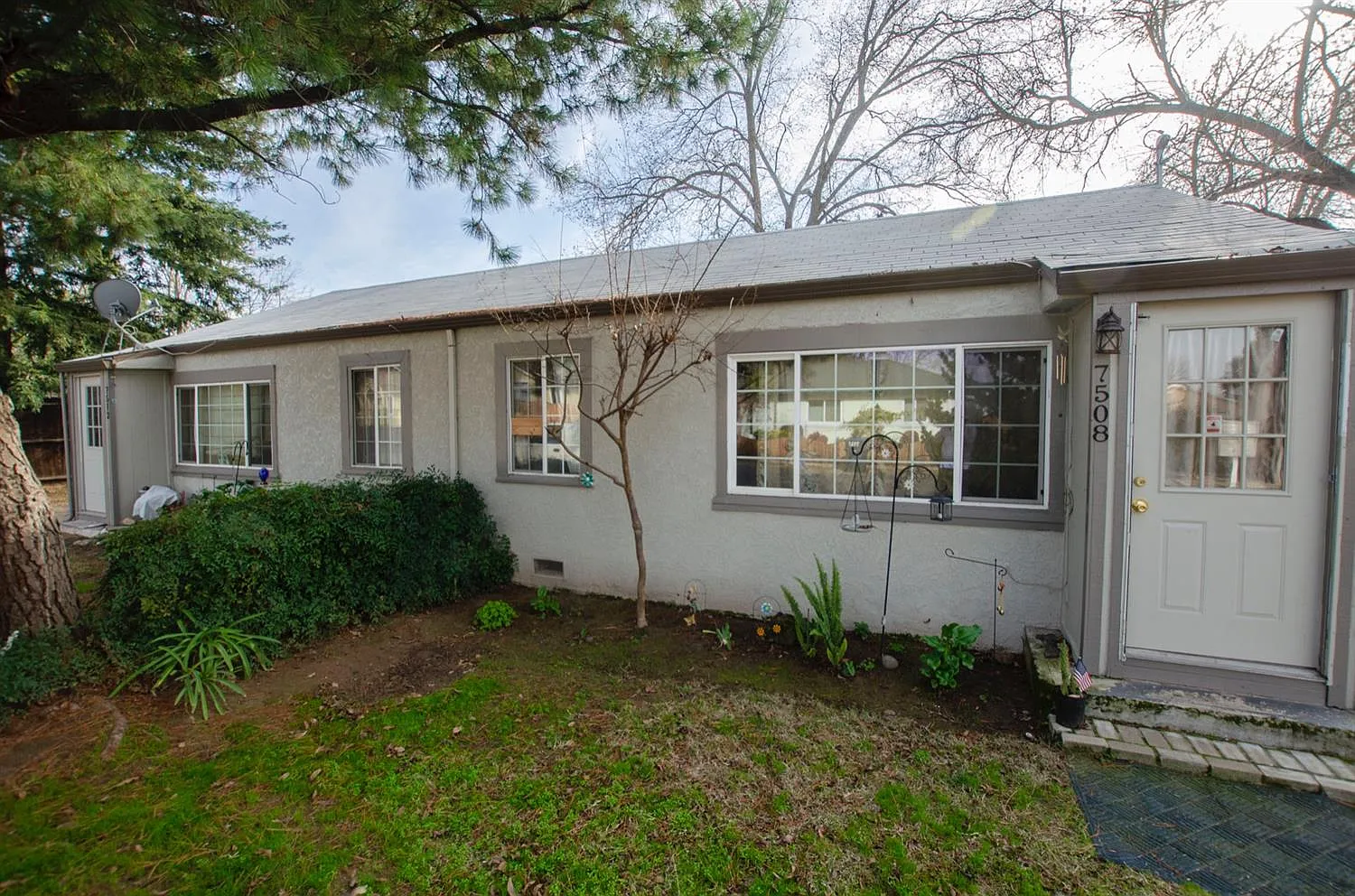 7508 Maple Ave photo 1