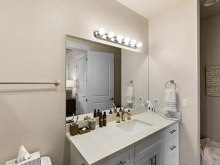 2504 Church St #2 — Photo 8
