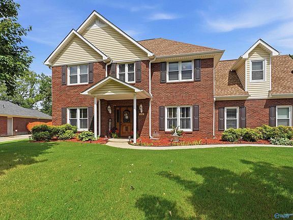 5th image of 110 Golden Oak Dr