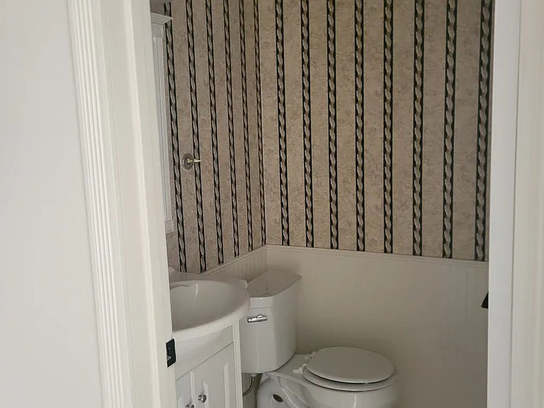 360-364 McKenzie Dr #1 — Photo 7