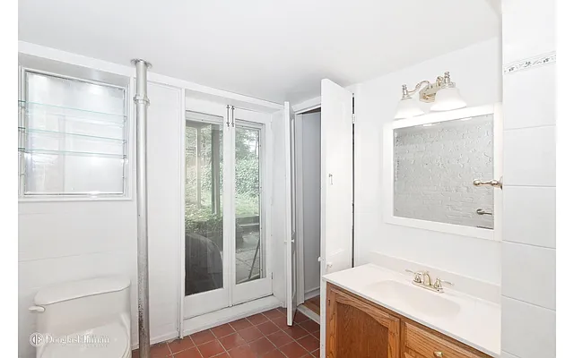 Rented by Douglas Elliman | media 21