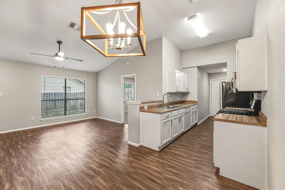 Building Photo - 2302 Fuzz Fairway #A
