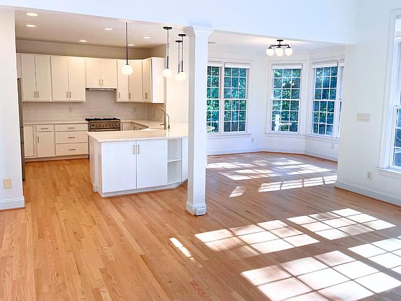4th image of 2112 Greenwich Pl