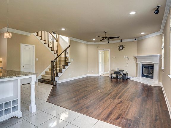 3rd image of 725 Rembrandt Ct