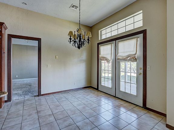 3rd image of 1833 Fairmont Ln