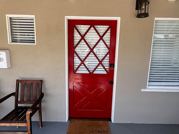 Front door with Dutch-door style, split opening (top and bottom)