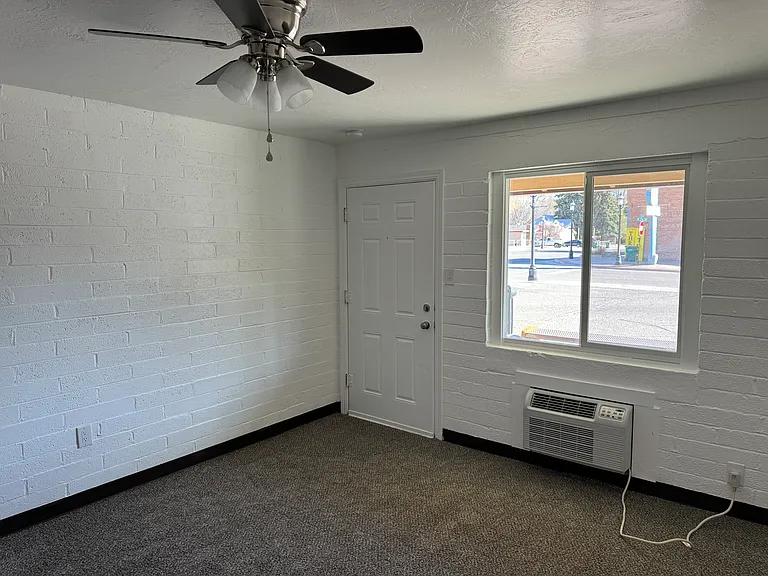 221 S Main Ave — Photo 11