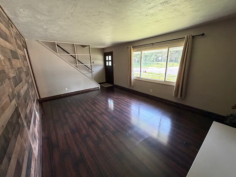 1637 Hanover St — Photo 5