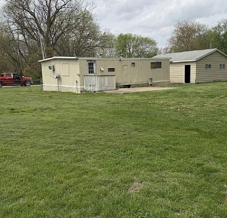 2nd image of 628 N Hilltop Rd