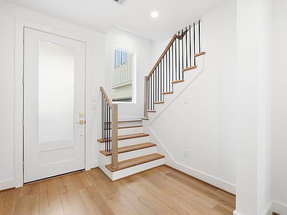 4th image of 3826 Wilmer St