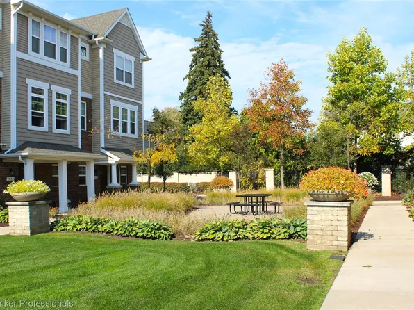 3076 Kilmer Dr, Troy, MI 48083