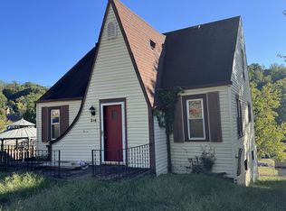 216 Sutherland Dr, South Charleston, WV 25303