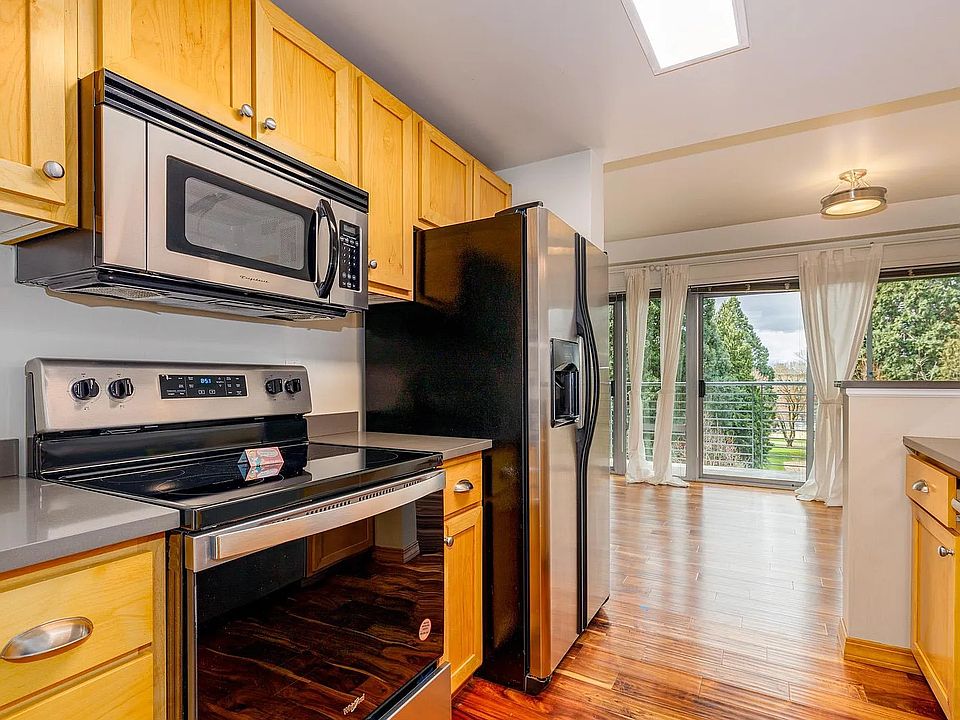 1st image of 701 Columbia St APT 504