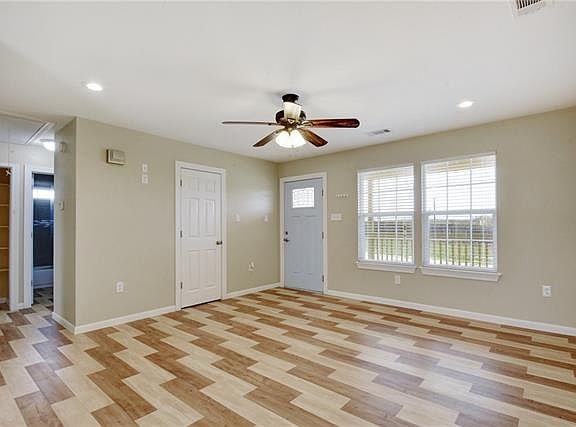 5th image of 489 Amanecer Dr