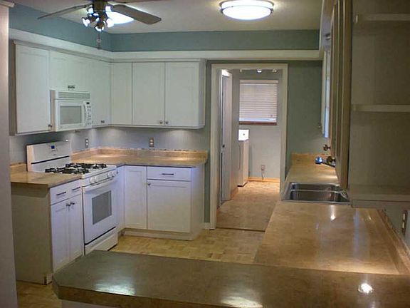 5th image of 204 Sarah Victoria Dr