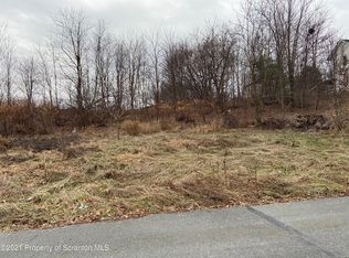 1 Oak St, Dupont, PA 18641