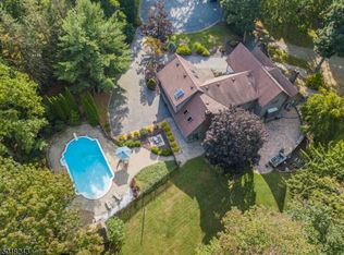 3 Erma Ct, Kinnelon, NJ 07405