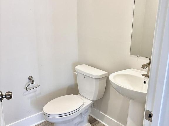 3rd image of 29271 Oxford Dr