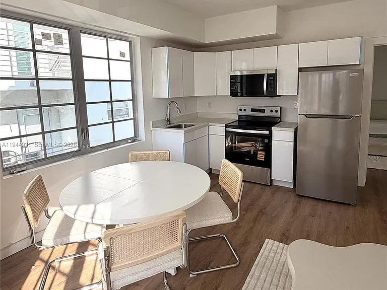 1525 Euclid Ave #12 — Photo 1