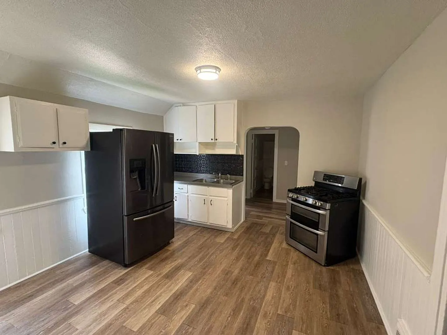 3130 W 33rd Street — Photo 3