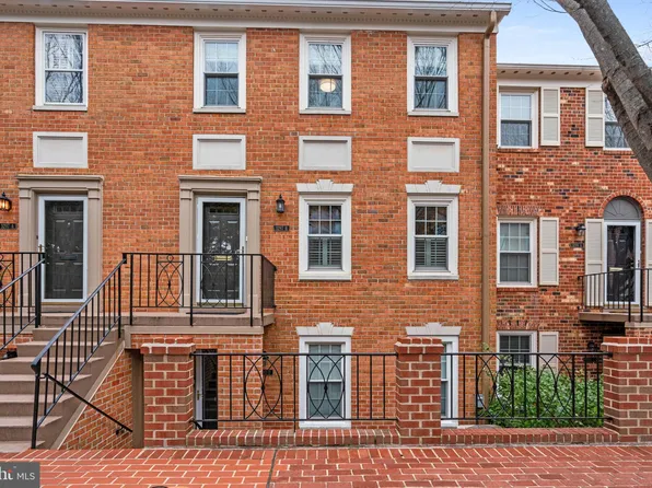 3297 Sutton Pl NW APT B, Washington, DC 20016