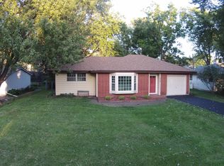 213 Countryside Ln, Lindenhurst, IL 60046