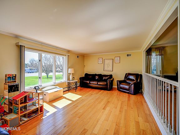 5th image of 23 Red Hawk Road S