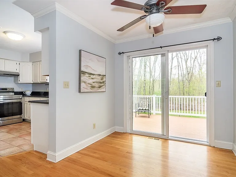 20 Eastleigh Ln — Photo 4