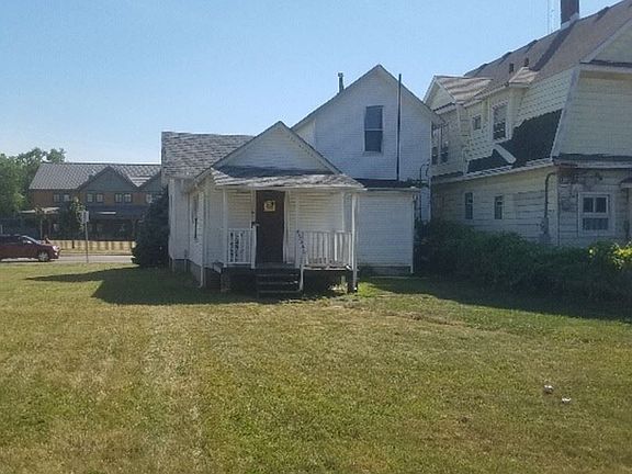 2nd image of 533 Lincoln Way W