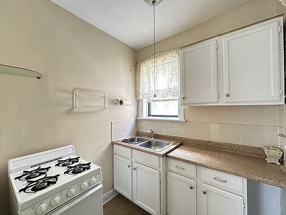 3rd image of 3125 N Hamlin Ave #A2