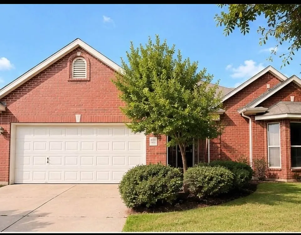4 bed, 2172 sqft, $2,400 — Photo 1