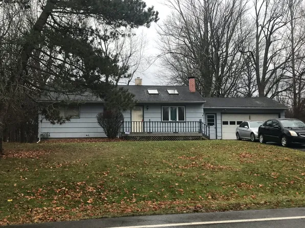 237 Hollybrook Rd, Rochester, NY 14623