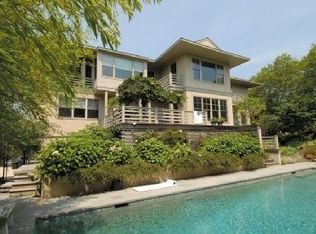 224 Middle Line Hwy, Southampton, NY 11968