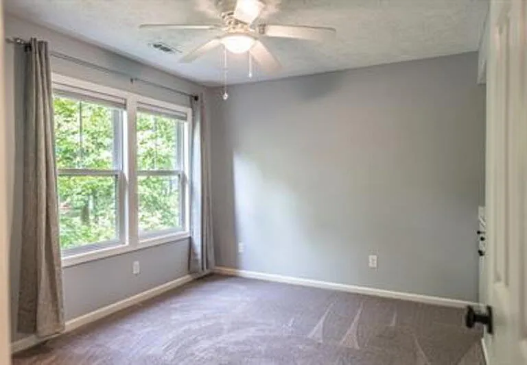 145 Sandhurst Pl — Photo 12