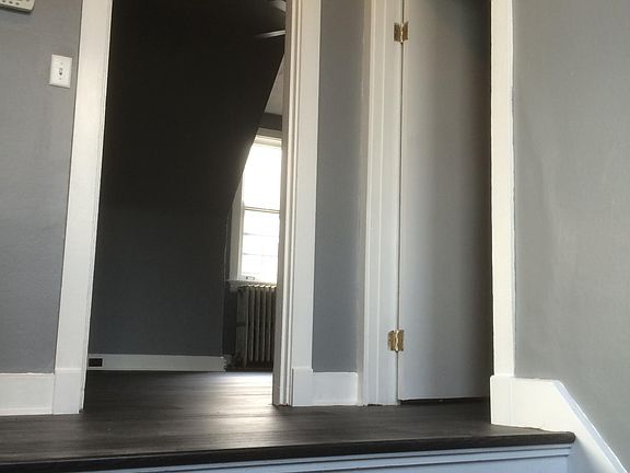 4th image of 2553 Ingleside Ave #3