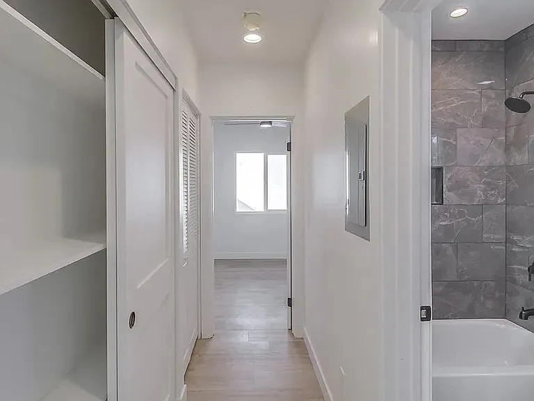 1 bed, 512 sqft, $2,100 — Photo 4