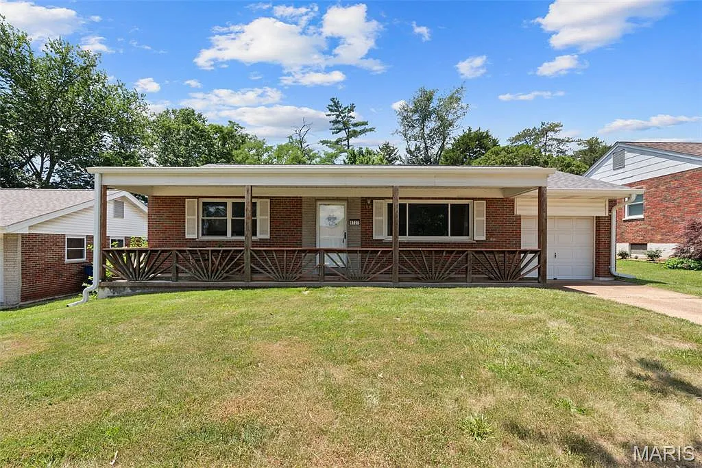 8727 Madeira Dr photo 1