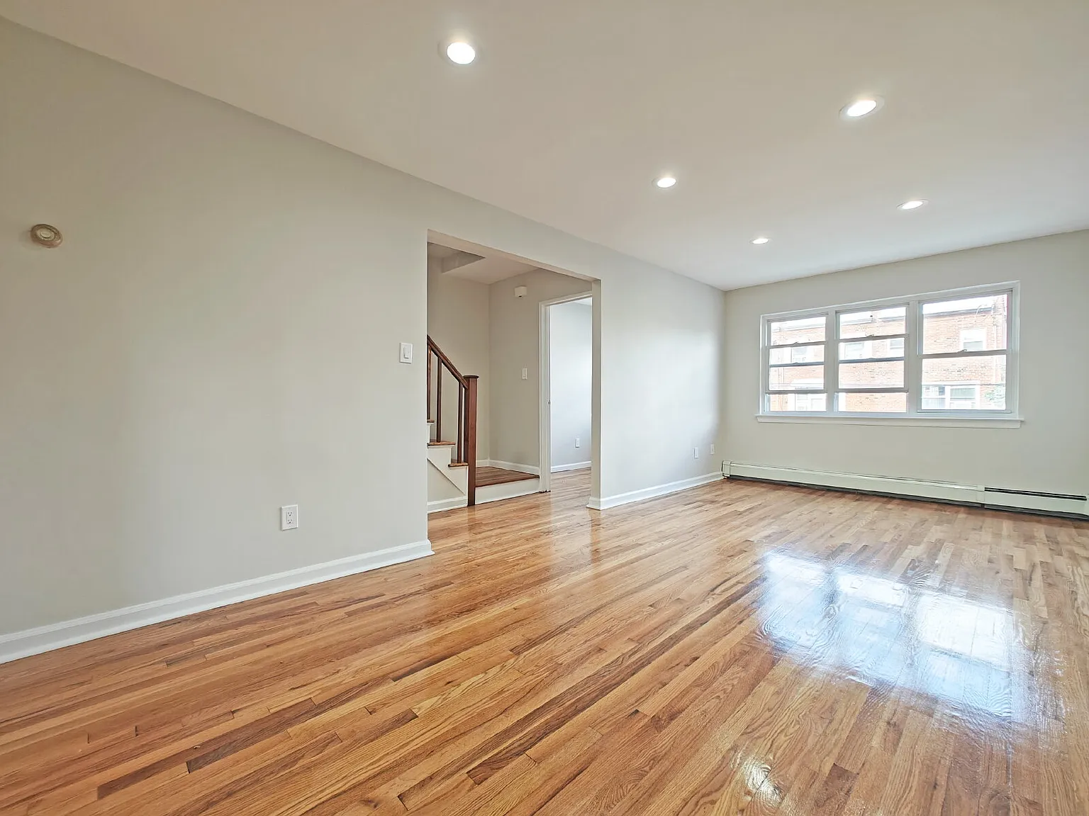 4 bed, 2.0 bath, 1690 sqft, $4,500 — Photo 3