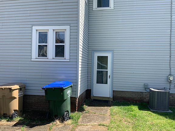 3rd image of 2564 Whitelaw St