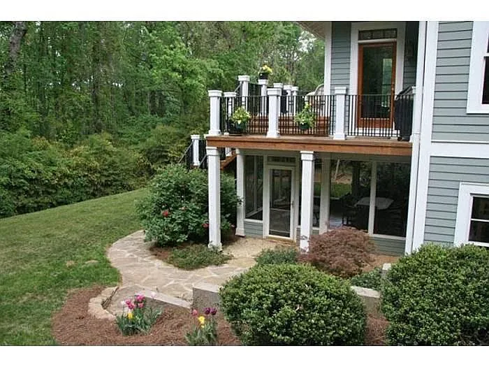 Front Deck - 494 Pinecrest Ct