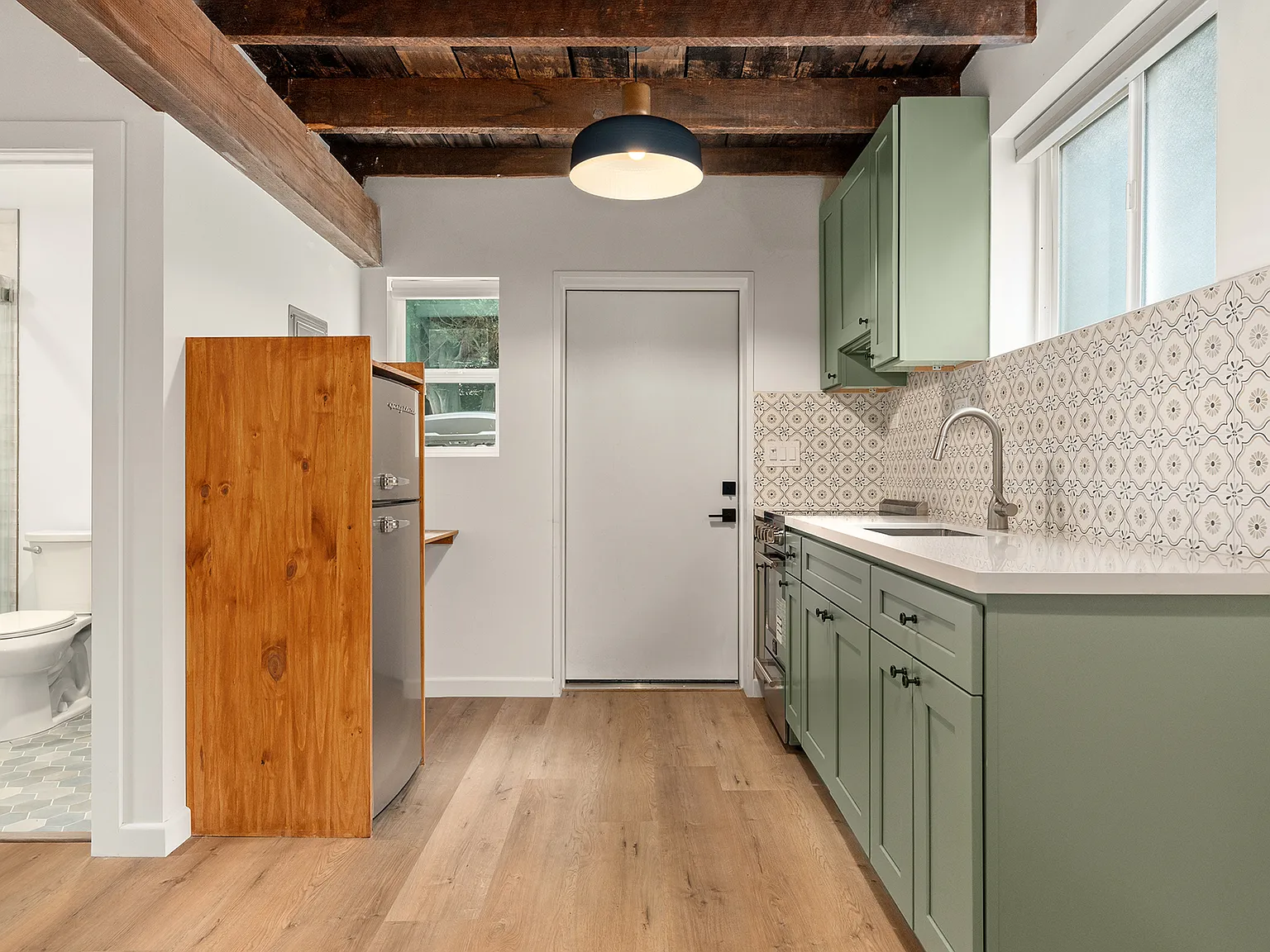 Studio, 390 sqft, $1,950 — Photo 2