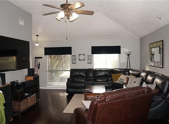 3rd image of 2601 Chestnut Ct
